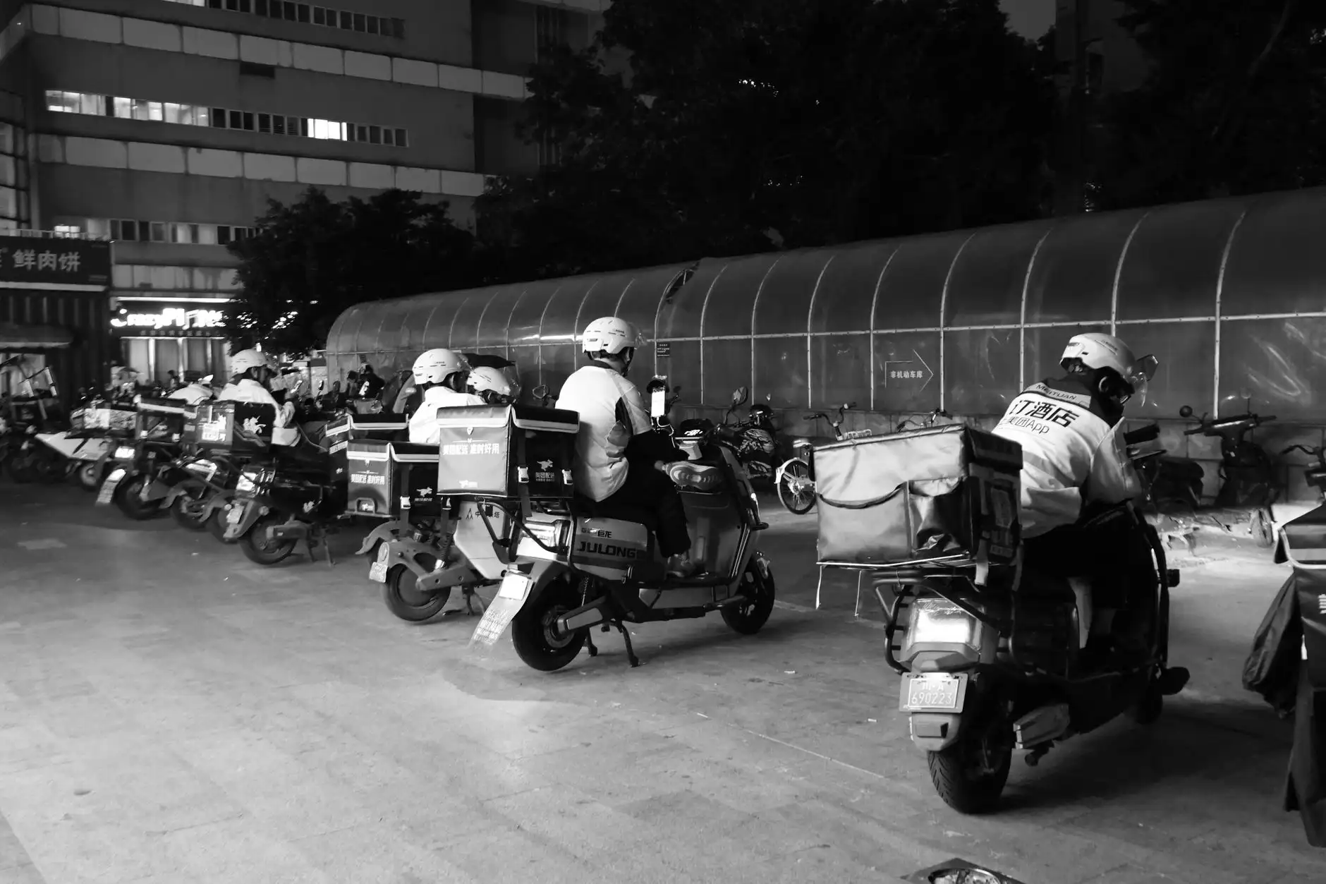 重庆风效应广告纪录片定制方案:从选题到成片的完整服务流程